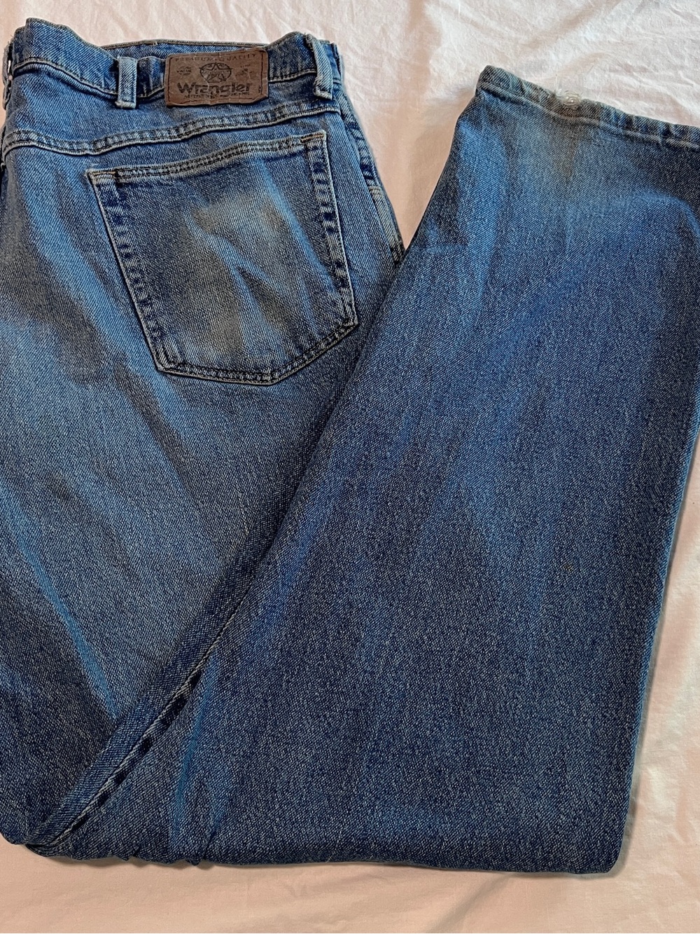 Wrangler Men’s Jeans 42x30 Relaxed Fit Medium Wash Denim Straight Leg